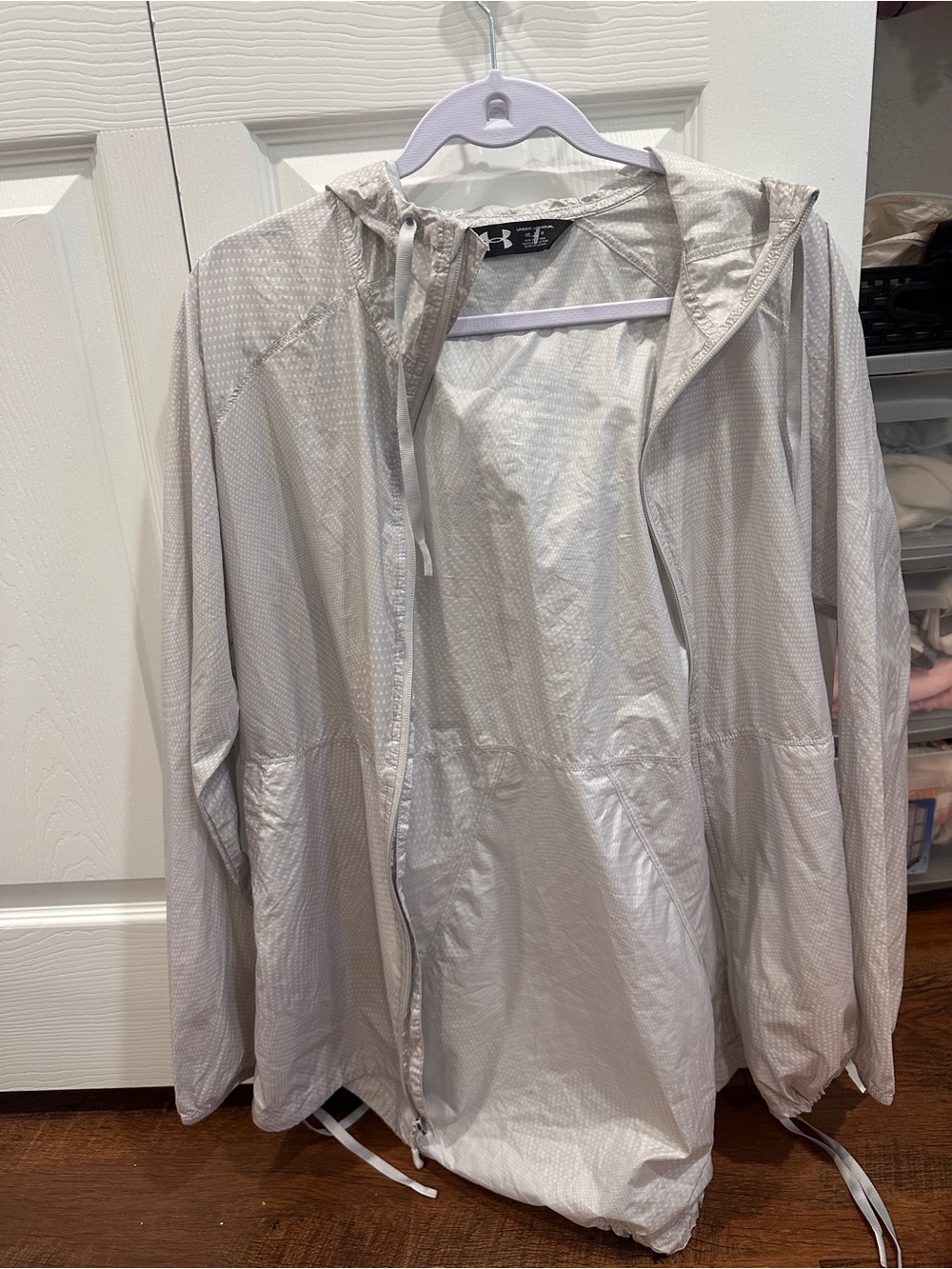 Under Armour Printed Hooded Windbreaker Jacket Light Grey White - Women's M